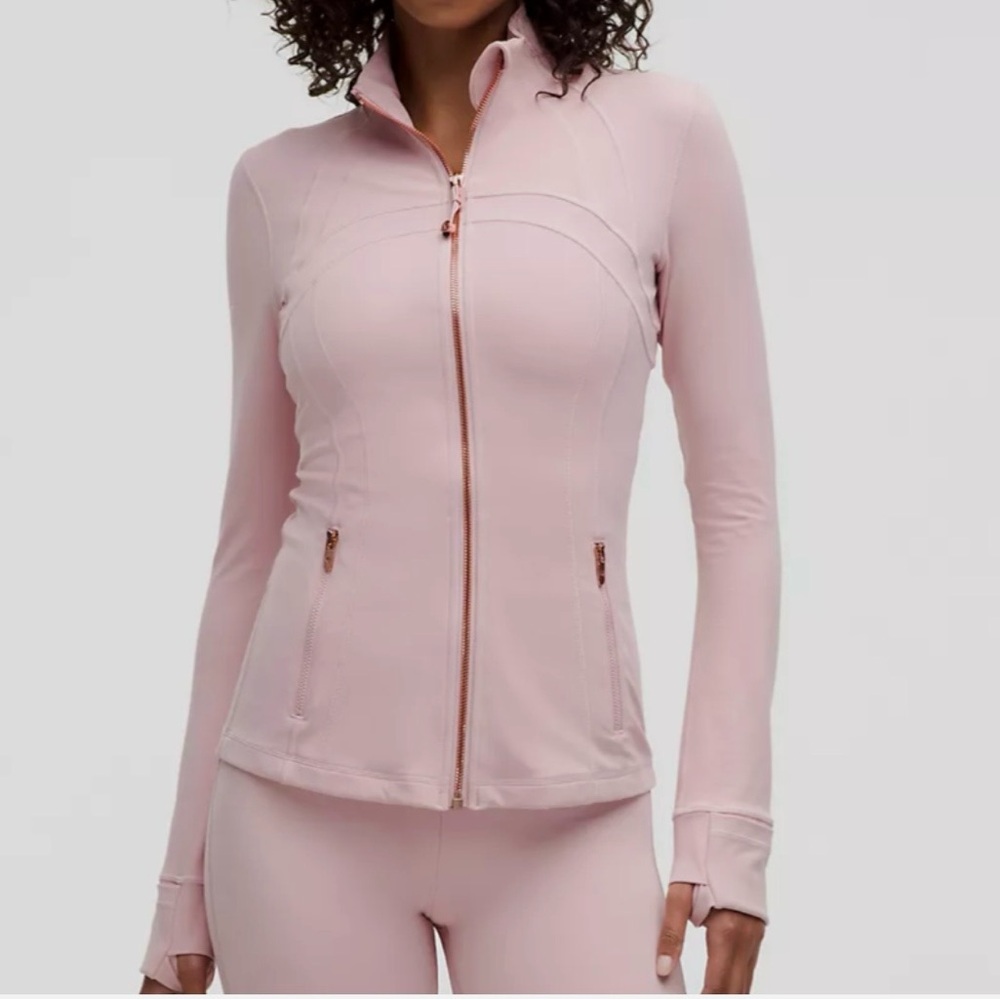 Lululemon athletica women’s pink Define jacket with rose gold zip.